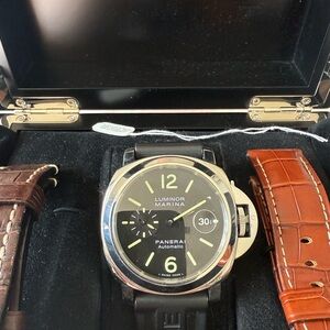 Panerai Luminor. Mint Condition. With box and papers